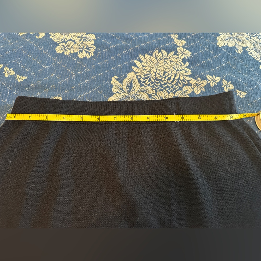 St John Elegant Navy Blue Women's Skirt - Picture 4 of 5